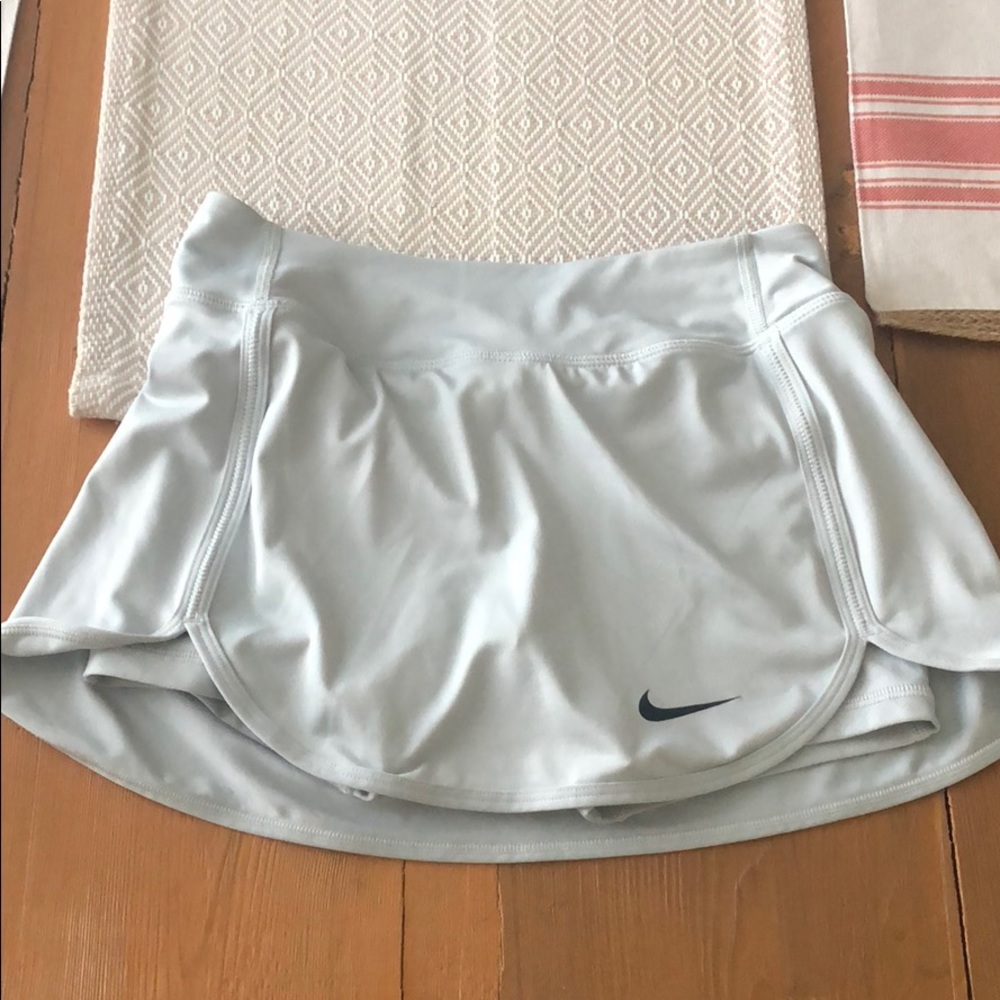 Grey Nike tennis skirt